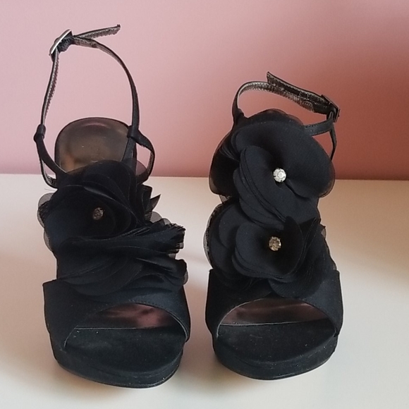 Black high heels - Picture 2 of 6